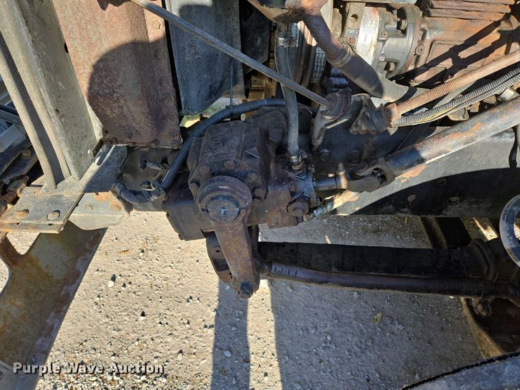 image for item DP6330 1994 International 8200 semi truck