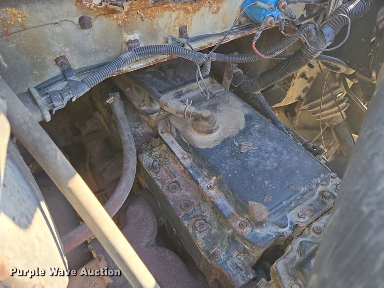 image for item DP6330 1994 International 8200 semi truck