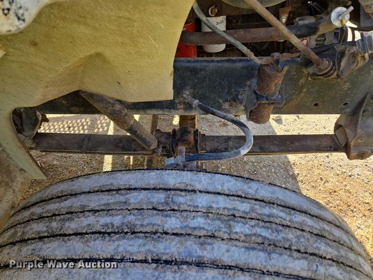 image for item DP6330 1994 International 8200 semi truck