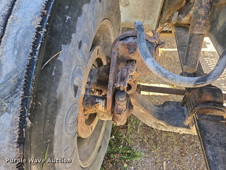 image for item DP6330 1994 International 8200 semi truck