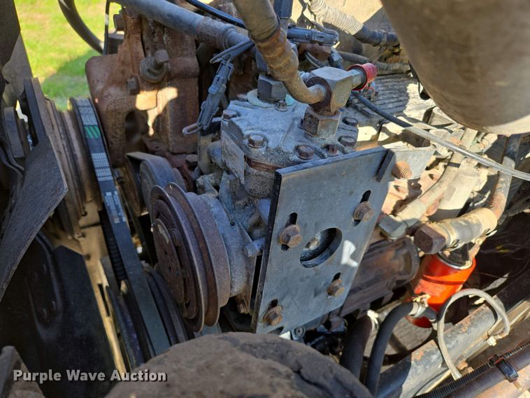 image for item DP6330 1994 International 8200 semi truck