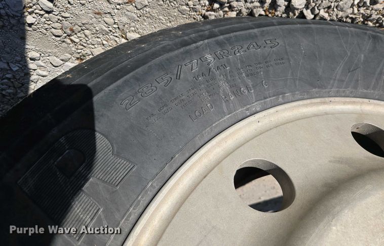 image for item DP6330 1994 International 8200 semi truck