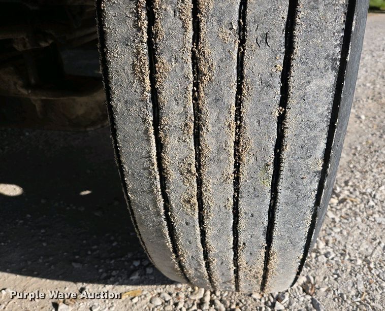 image for item DP6330 1994 International 8200 semi truck