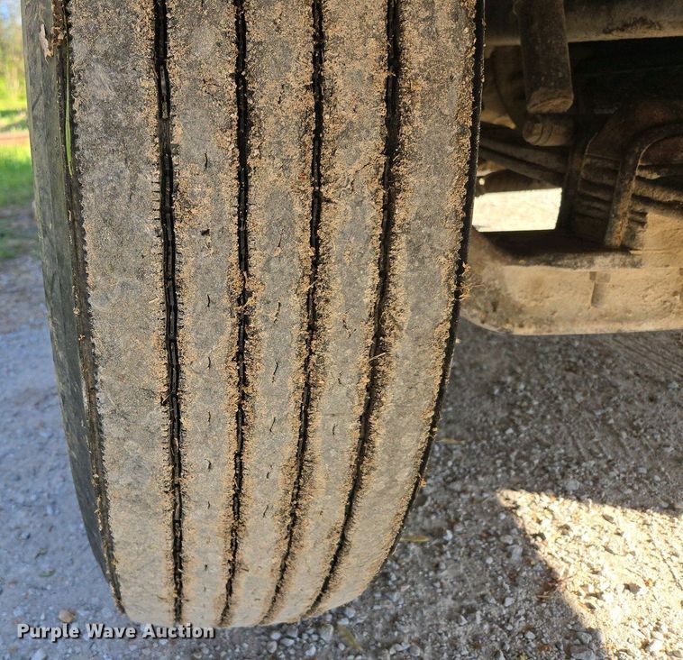 image for item DP6330 1994 International 8200 semi truck