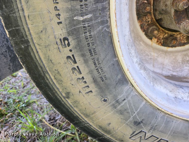 image for item DP6330 1994 International 8200 semi truck