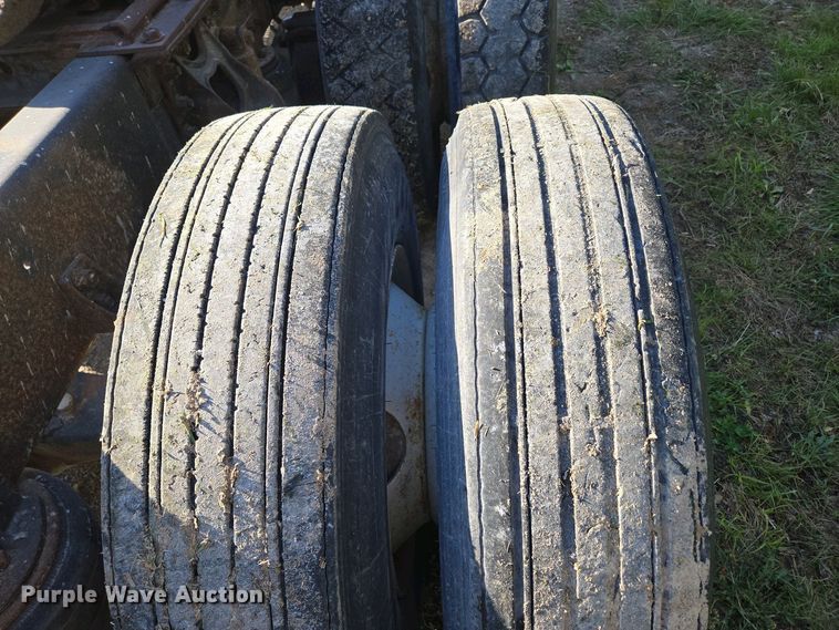 image for item DP6330 1994 International 8200 semi truck