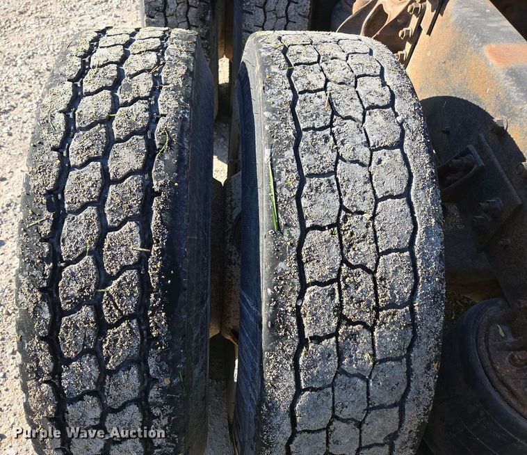 image for item DP6330 1994 International 8200 semi truck