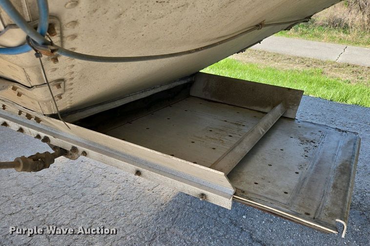 image for item DP6339 2004 Timpte Super Hopper grain trailer