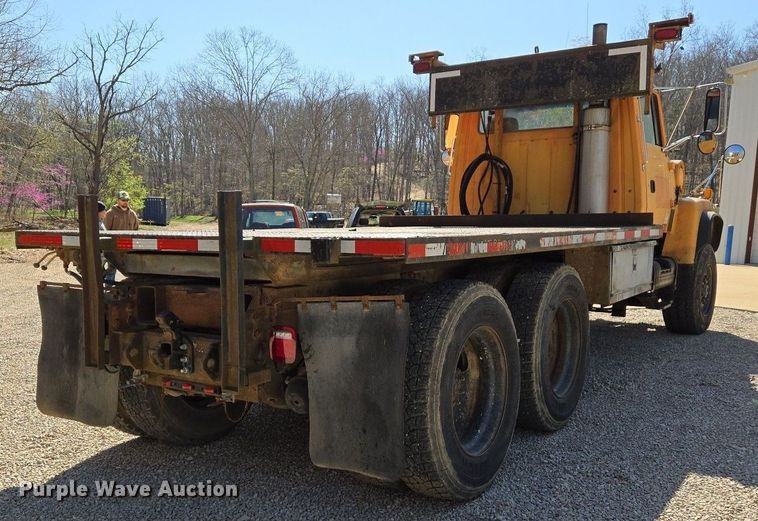 image for item DS5377 1991 Ford L9000 flatbed truck