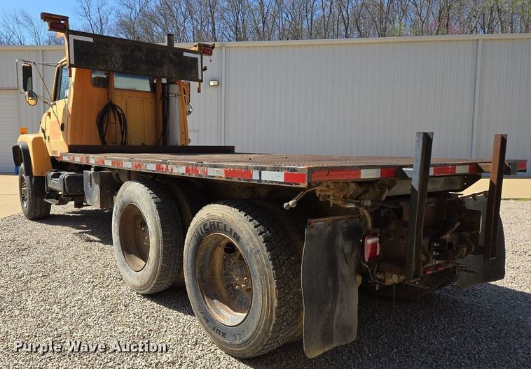 image for item DS5377 1991 Ford L9000 flatbed truck