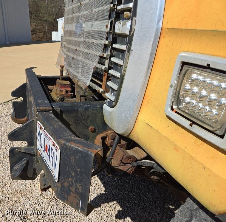 image for item DS5377 1991 Ford L9000 flatbed truck