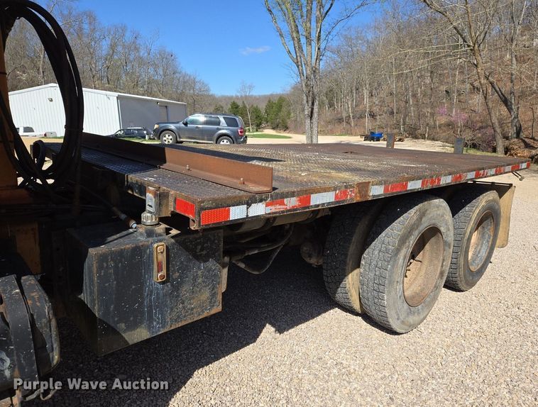 image for item DS5377 1991 Ford L9000 flatbed truck