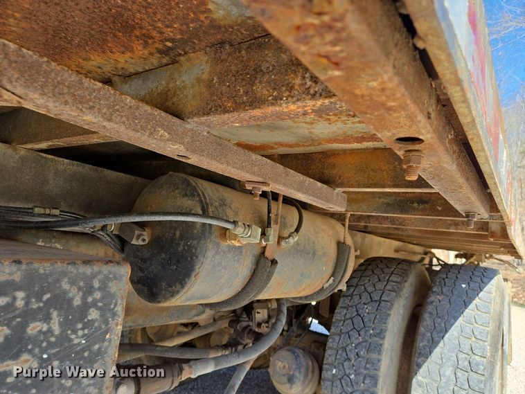 image for item DS5377 1991 Ford L9000 flatbed truck