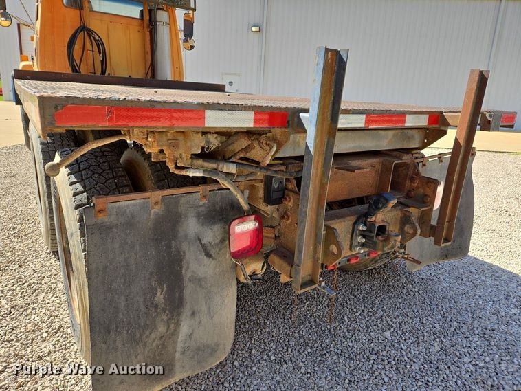 image for item DS5377 1991 Ford L9000 flatbed truck