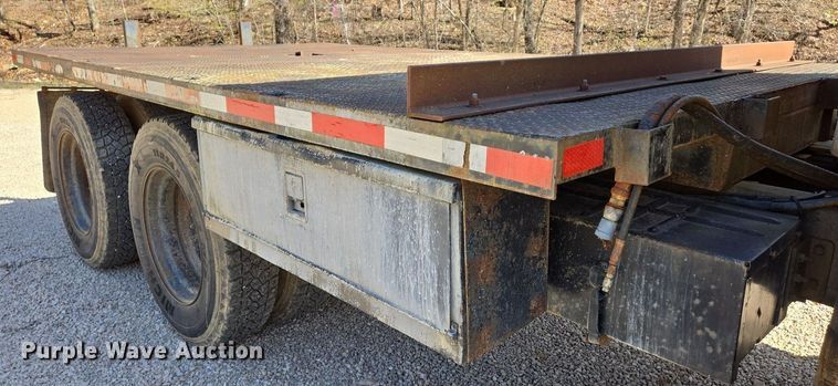 image for item DS5377 1991 Ford L9000 flatbed truck