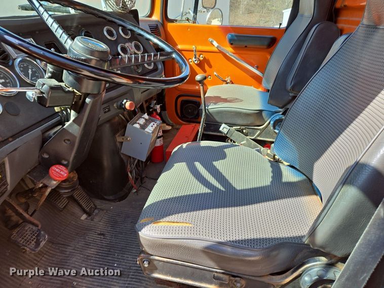 image for item DS5377 1991 Ford L9000 flatbed truck