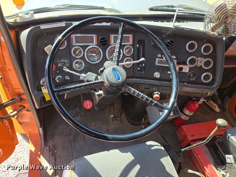 image for item DS5377 1991 Ford L9000 flatbed truck