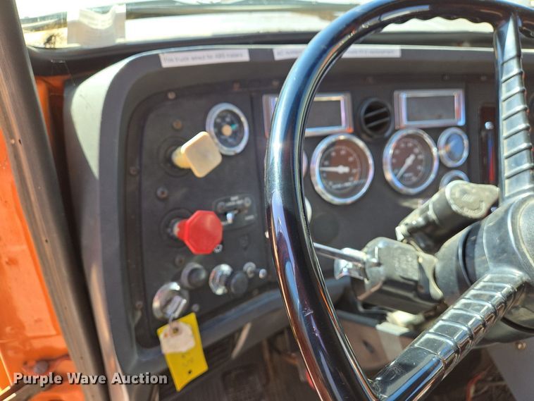 image for item DS5377 1991 Ford L9000 flatbed truck