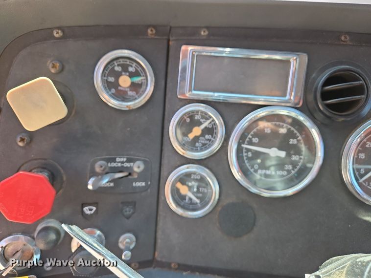 image for item DS5377 1991 Ford L9000 flatbed truck