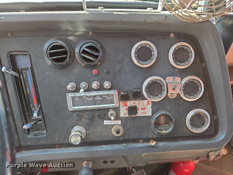 image for item DS5377 1991 Ford L9000 flatbed truck