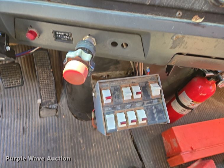 image for item DS5377 1991 Ford L9000 flatbed truck