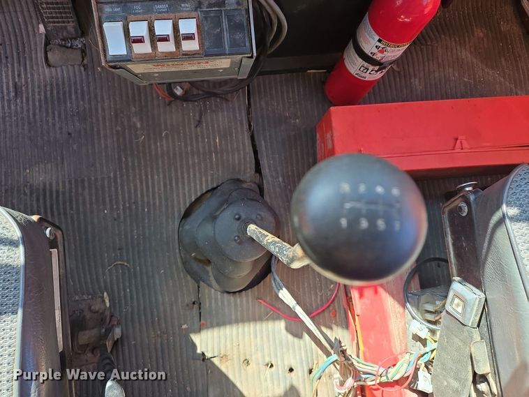 image for item DS5377 1991 Ford L9000 flatbed truck