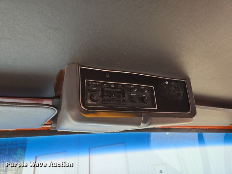 image for item DS5377 1991 Ford L9000 flatbed truck