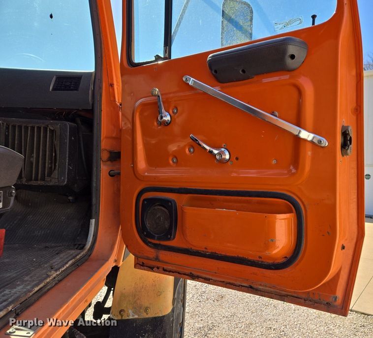 image for item DS5377 1991 Ford L9000 flatbed truck