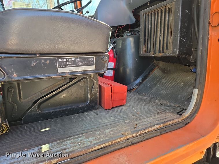 image for item DS5377 1991 Ford L9000 flatbed truck