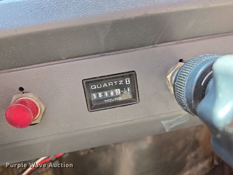 image for item DS5377 1991 Ford L9000 flatbed truck