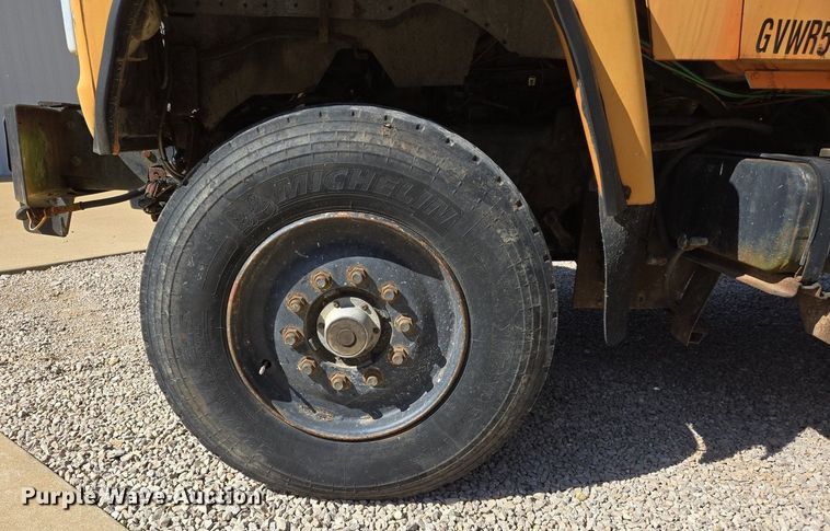 image for item DS5377 1991 Ford L9000 flatbed truck