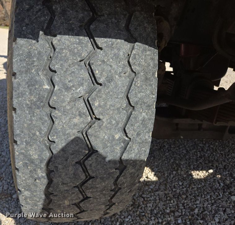 image for item DS5377 1991 Ford L9000 flatbed truck