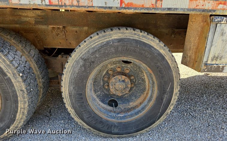 image for item DS5377 1991 Ford L9000 flatbed truck