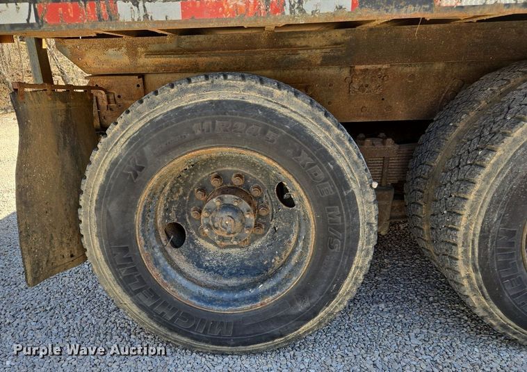 image for item DS5377 1991 Ford L9000 flatbed truck