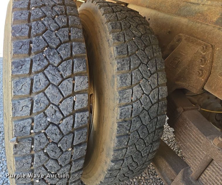 image for item DS5377 1991 Ford L9000 flatbed truck