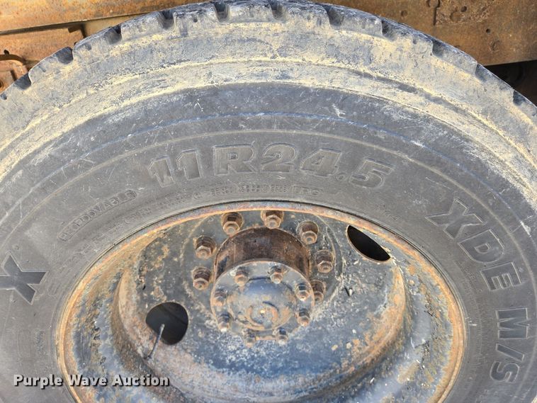 image for item DS5377 1991 Ford L9000 flatbed truck