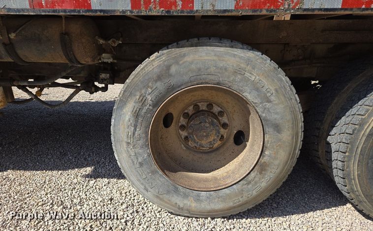 image for item DS5377 1991 Ford L9000 flatbed truck
