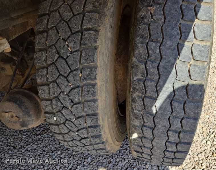 image for item DS5377 1991 Ford L9000 flatbed truck