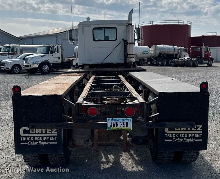image for item DT0687 1993 Mack CH613 truck cab and chassis