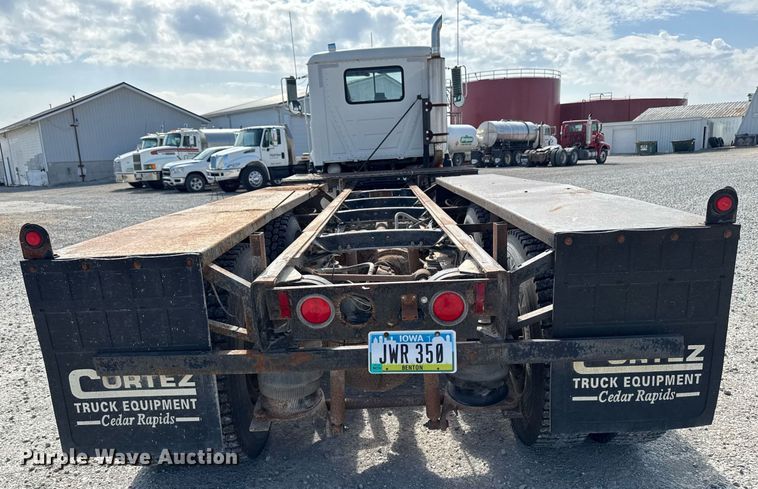 image for item DT0687 1993 Mack CH613 truck cab and chassis