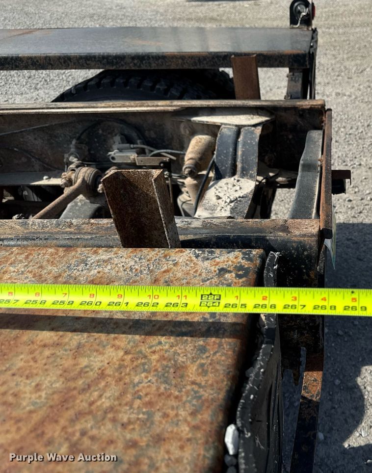 image for item DT0687 1993 Mack CH613 truck cab and chassis