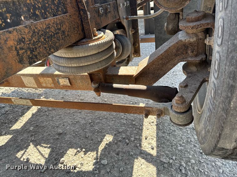 image for item DT0687 1993 Mack CH613 truck cab and chassis