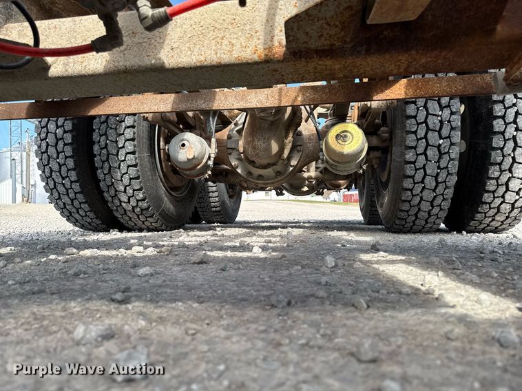 image for item DT0687 1993 Mack CH613 truck cab and chassis