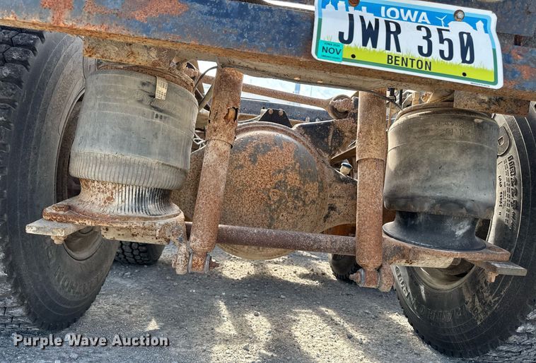 image for item DT0687 1993 Mack CH613 truck cab and chassis