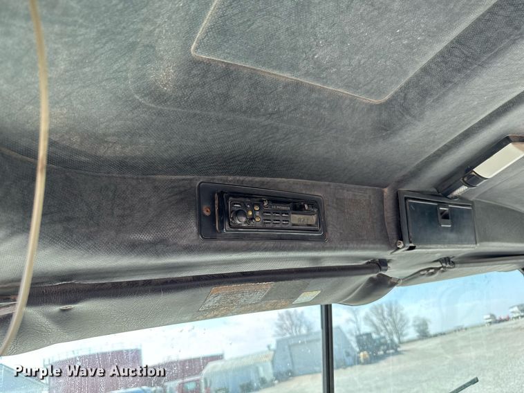 image for item DT0687 1993 Mack CH613 truck cab and chassis