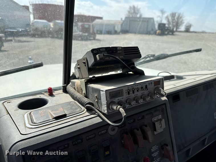 image for item DT0687 1993 Mack CH613 truck cab and chassis