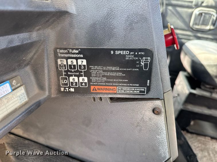 image for item DT0687 1993 Mack CH613 truck cab and chassis