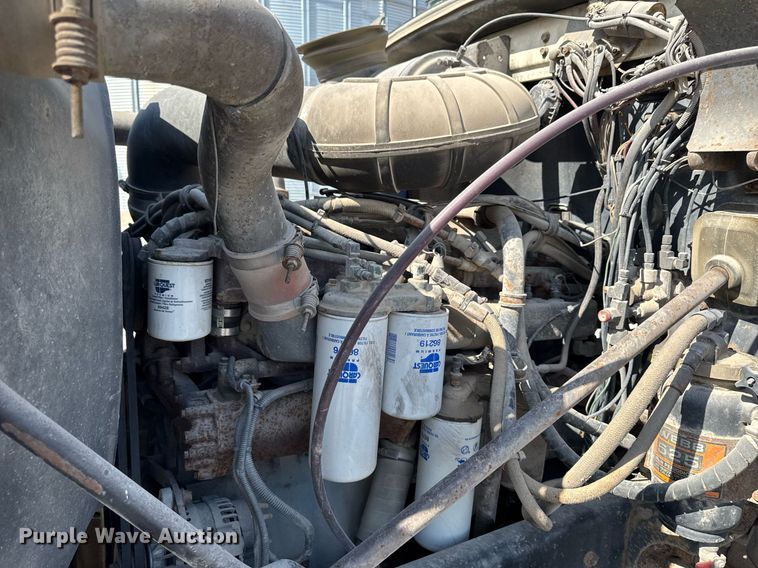 image for item DT0687 1993 Mack CH613 truck cab and chassis