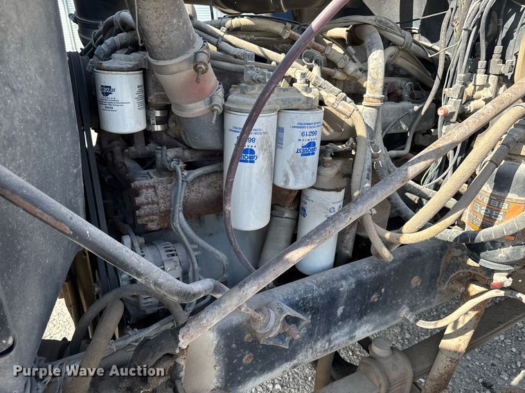 image for item DT0687 1993 Mack CH613 truck cab and chassis