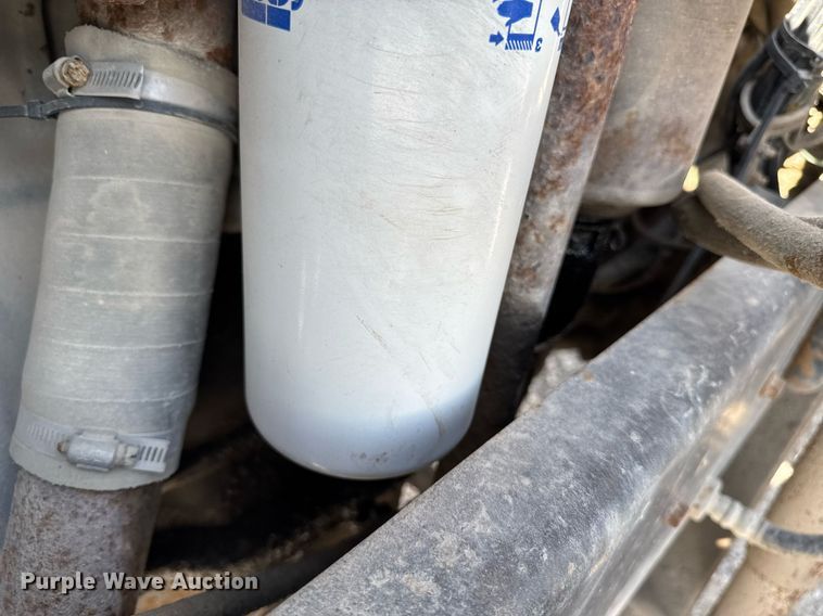 image for item DT0687 1993 Mack CH613 truck cab and chassis